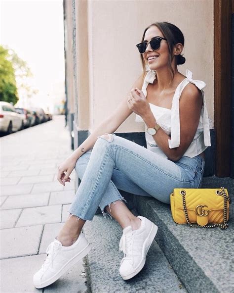 summer outfits for white sneakers